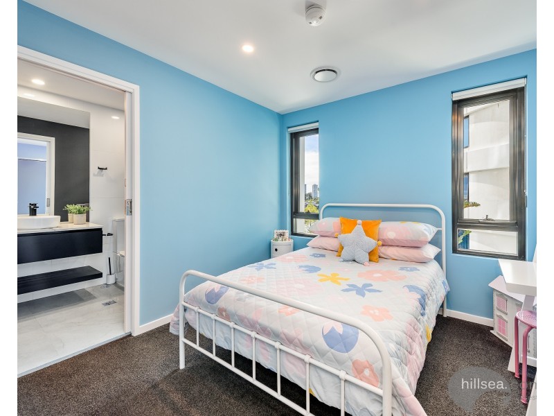 5207/5 Harbour Side Court, Biggera Waters QLD 4216