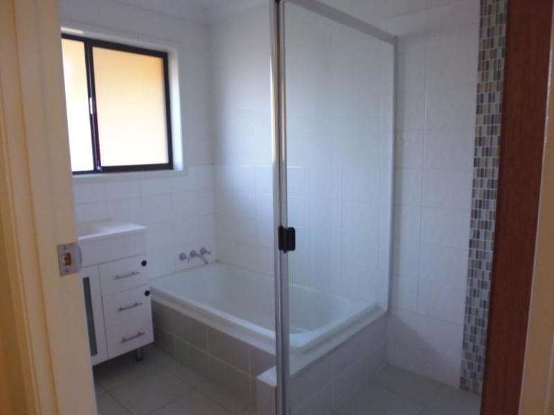 8 Wandilla Drive, Helensvale QLD 4212