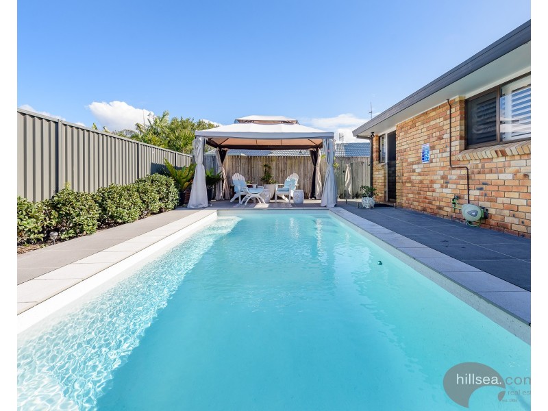 2/2 Warrie Close, Paradise Point QLD 4216