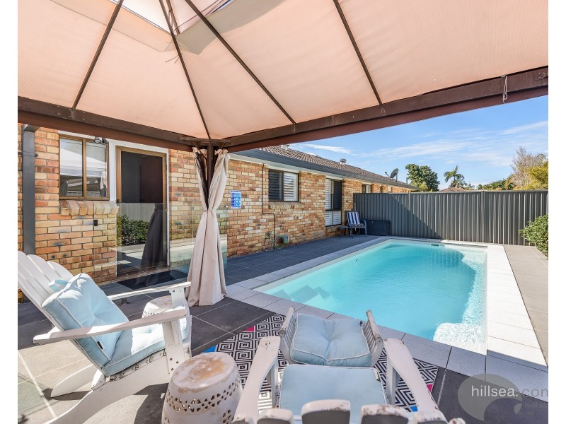 2/2 Warrie Close, Paradise Point QLD 4216