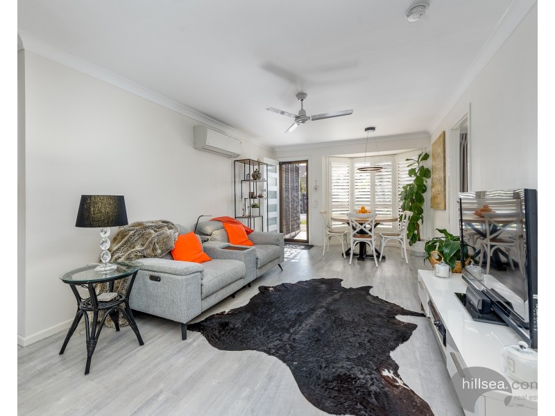 2/2 Warrie Close, Paradise Point QLD 4216