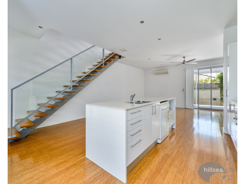 2/156 Muir Street, Labrador QLD 4215