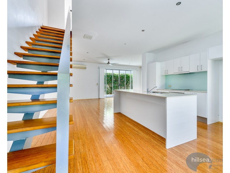 2/156 Muir Street, Labrador QLD 4215