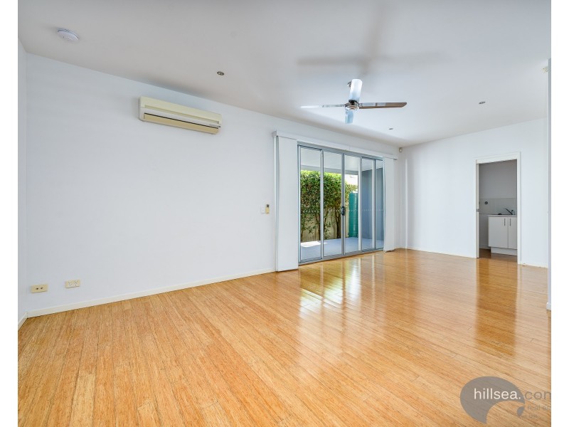 2/156 Muir Street, Labrador QLD 4215