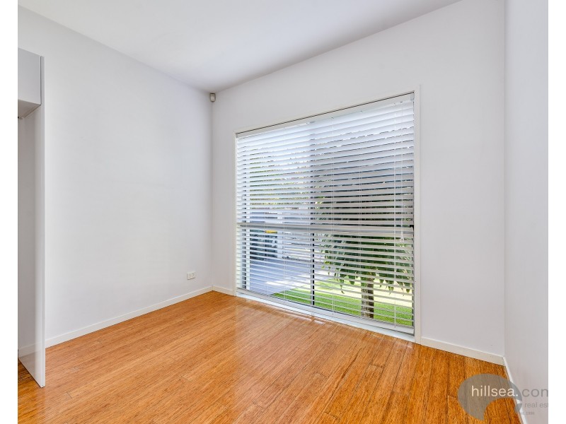 2/156 Muir Street, Labrador QLD 4215