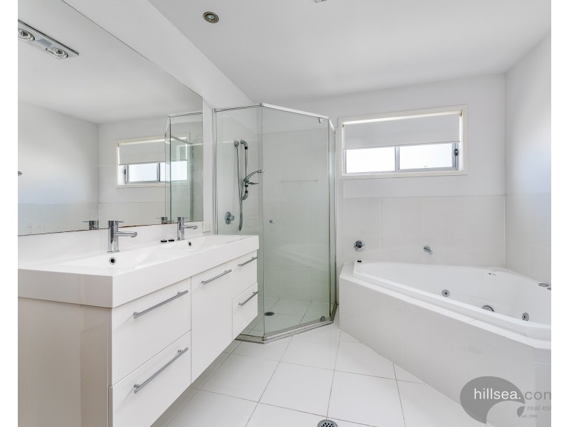 2/156 Muir Street, Labrador QLD 4215