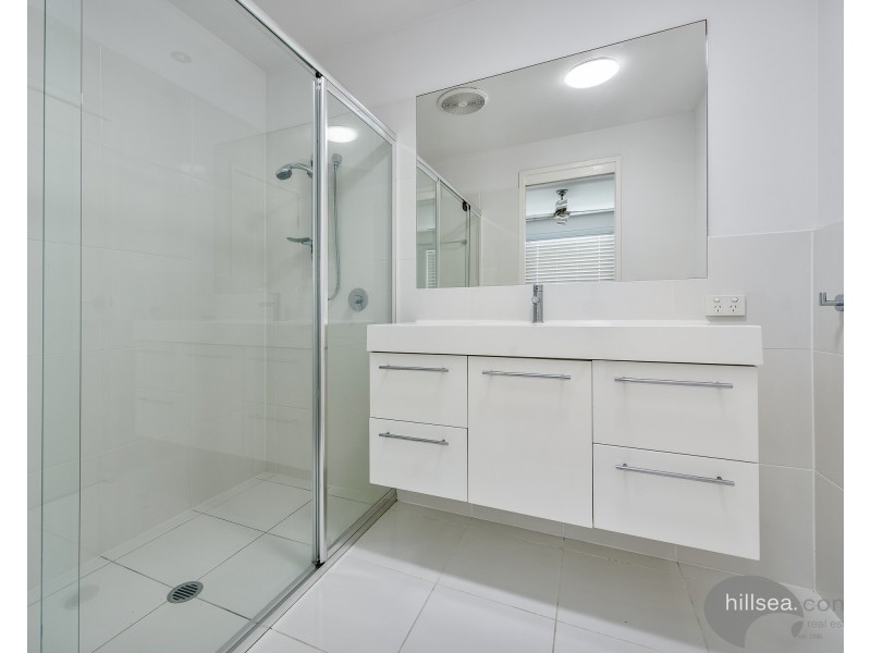 2/156 Muir Street, Labrador QLD 4215