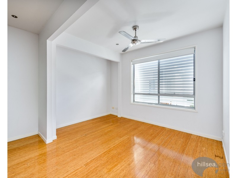 2/156 Muir Street, Labrador QLD 4215