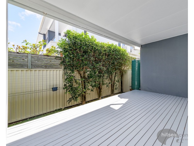 2/156 Muir Street, Labrador QLD 4215