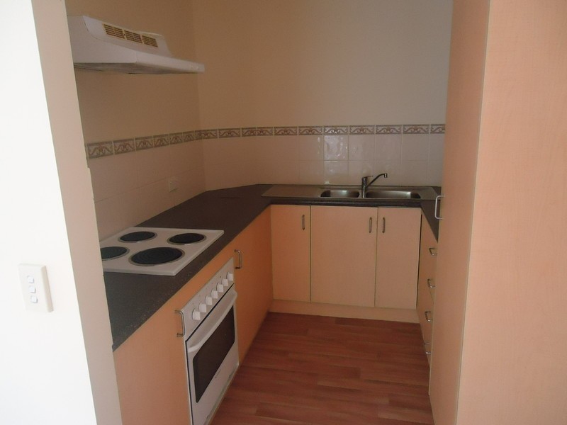 2/83 Cootharaba Drive, Helensvale QLD 4212