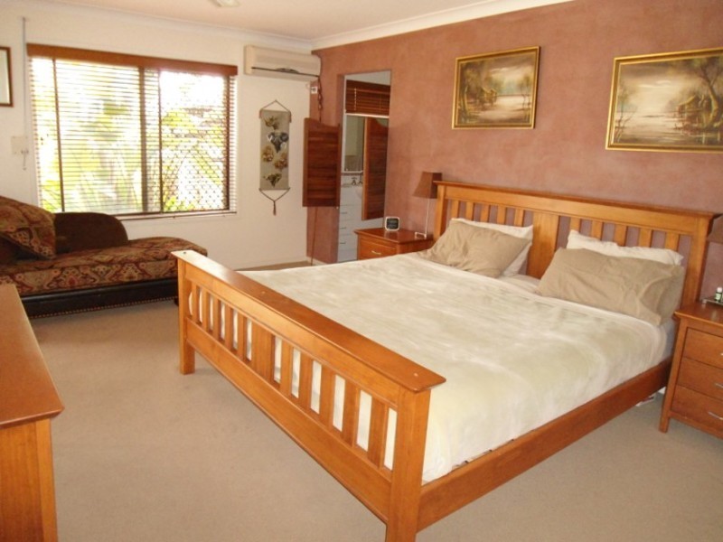 34 Thrush Avenue, Paradise Point QLD 4216