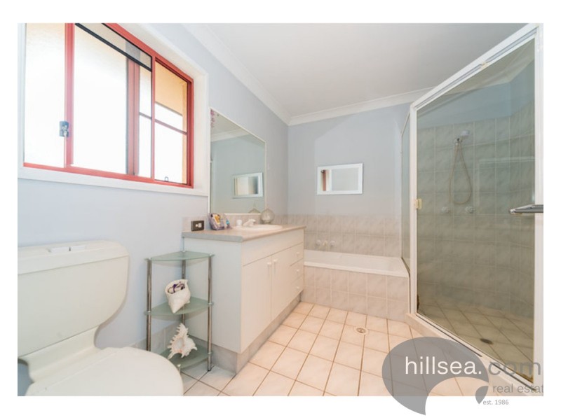 2/107 Greenacre  Drive, Parkwood QLD 4214