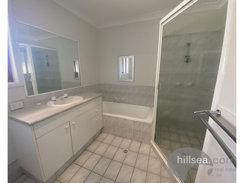 2/107 Greenacre  Drive, Parkwood QLD 4214