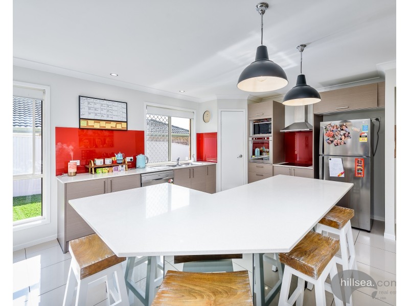 10 Southern Lights Drive, Pimpama QLD 4209