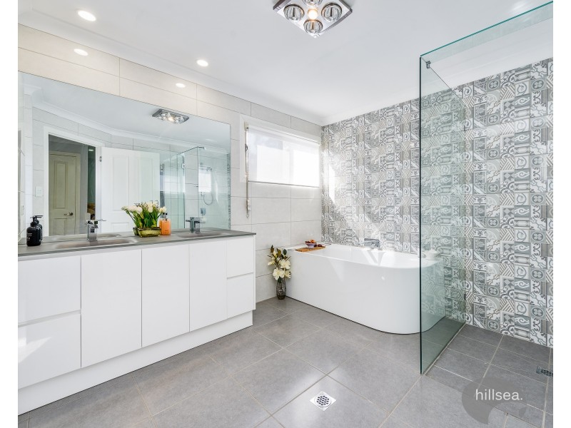 485 Pine Ridge Road, Runaway Bay QLD 4216