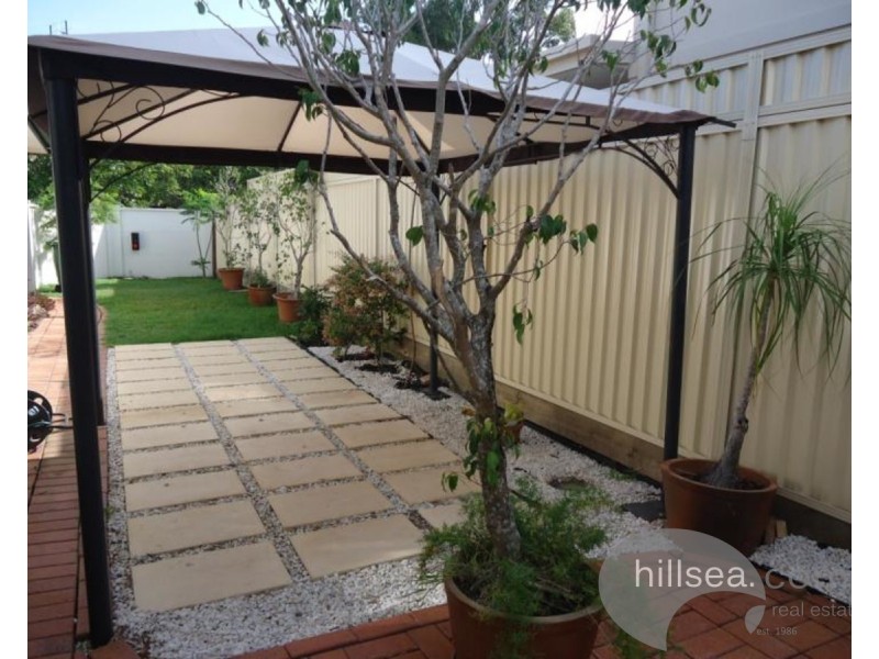 2/43 Errol Avenue, Paradise Point QLD 4216