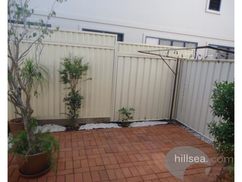 2/43 Errol Avenue, Paradise Point QLD 4216
