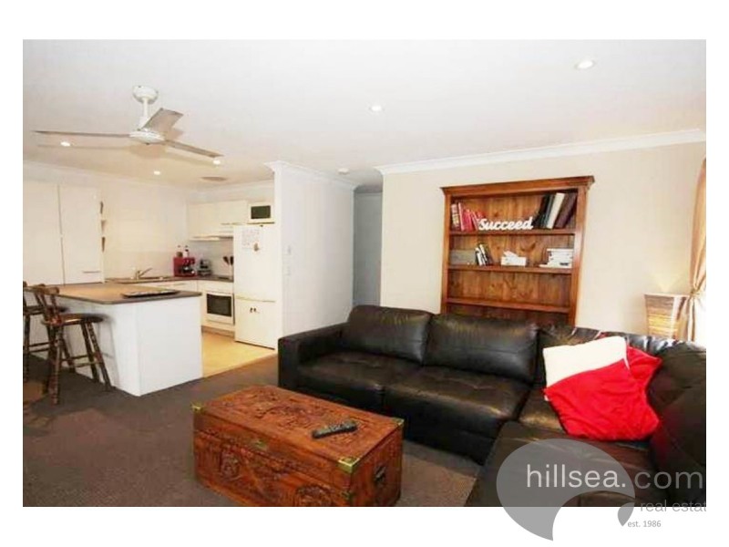 4/137 Olsen Avenue, Labrador QLD 4215