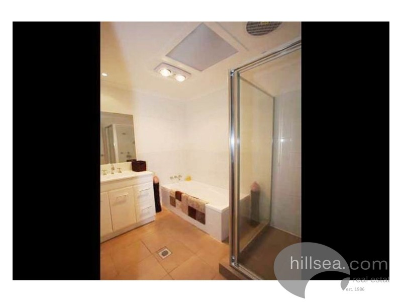 4/137 Olsen Avenue, Labrador QLD 4215