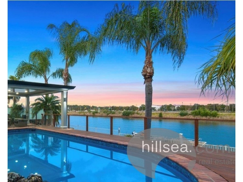 8 Anchorage Way, Biggera Waters QLD 4216