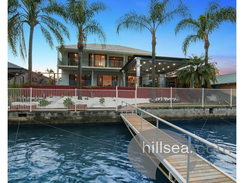 8 Anchorage Way, Biggera Waters QLD 4216