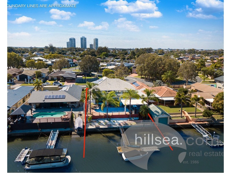 8 Anchorage Way, Biggera Waters QLD 4216