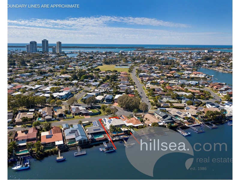 8 Anchorage Way, Biggera Waters QLD 4216