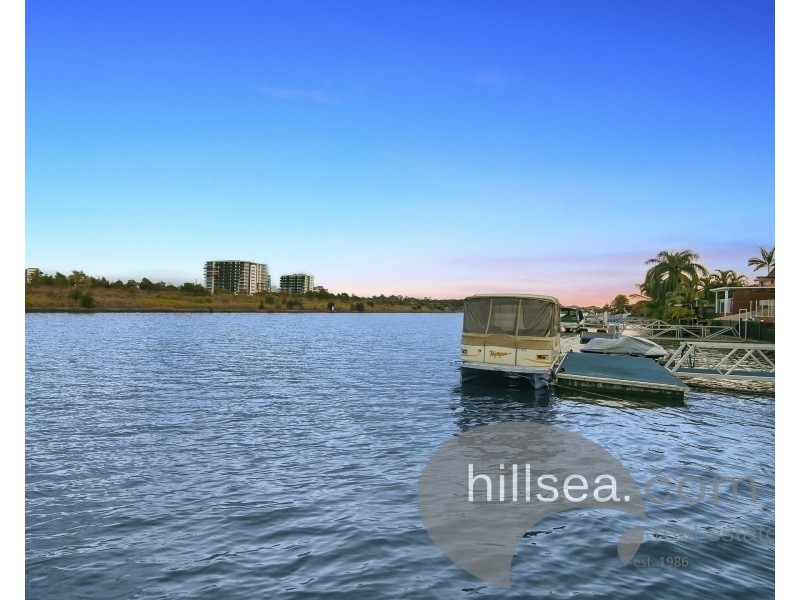 8 Anchorage Way, Biggera Waters QLD 4216