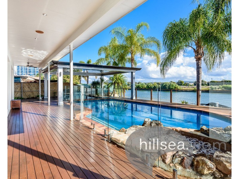 8 Anchorage Way, Biggera Waters QLD 4216