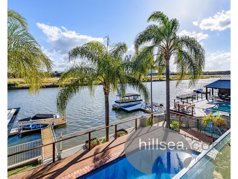 8 Anchorage Way, Biggera Waters QLD 4216