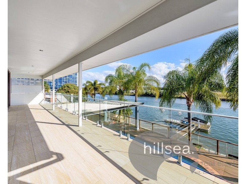 8 Anchorage Way, Biggera Waters QLD 4216