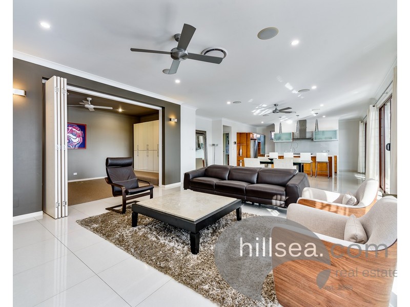 8 Anchorage Way, Biggera Waters QLD 4216