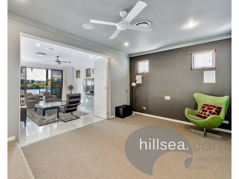 8 Anchorage Way, Biggera Waters QLD 4216