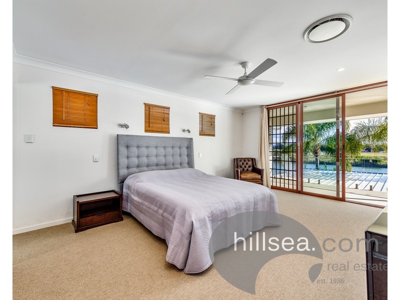 8 Anchorage Way, Biggera Waters QLD 4216