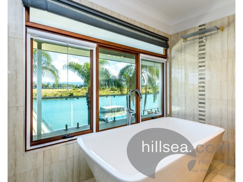 8 Anchorage Way, Biggera Waters QLD 4216