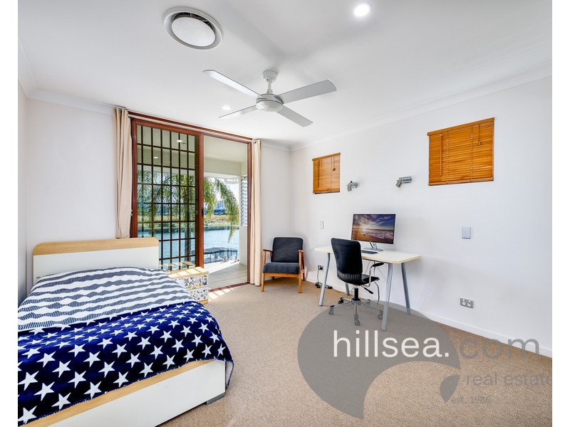 8 Anchorage Way, Biggera Waters QLD 4216