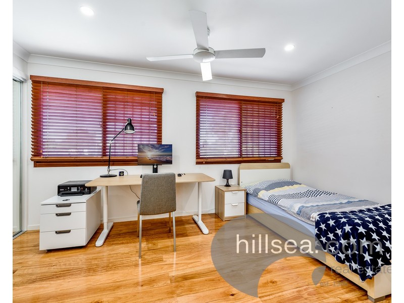 8 Anchorage Way, Biggera Waters QLD 4216