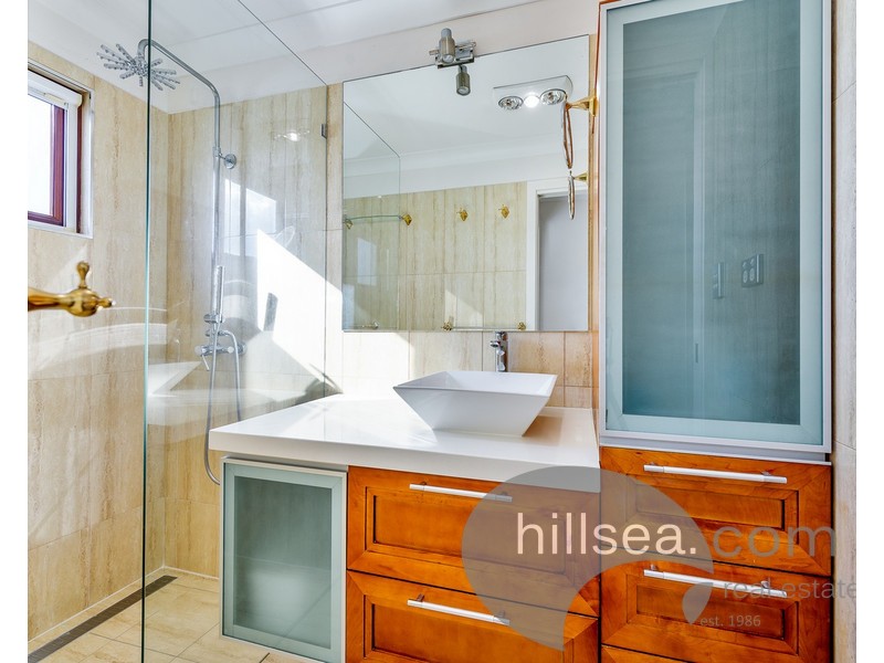 8 Anchorage Way, Biggera Waters QLD 4216