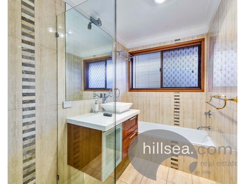 8 Anchorage Way, Biggera Waters QLD 4216