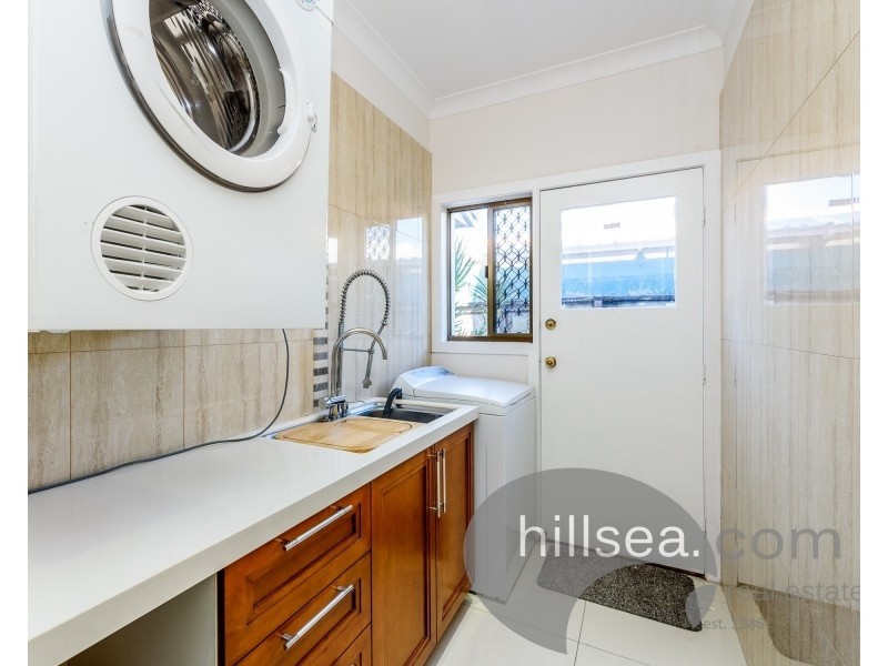 8 Anchorage Way, Biggera Waters QLD 4216