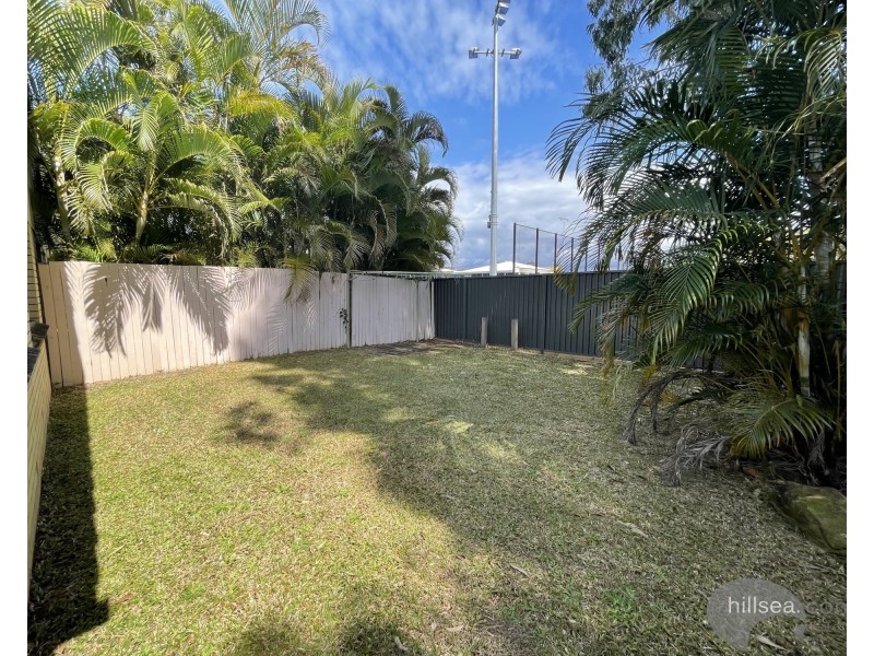 2/110 Kumbari Avenue, Labrador QLD 4215