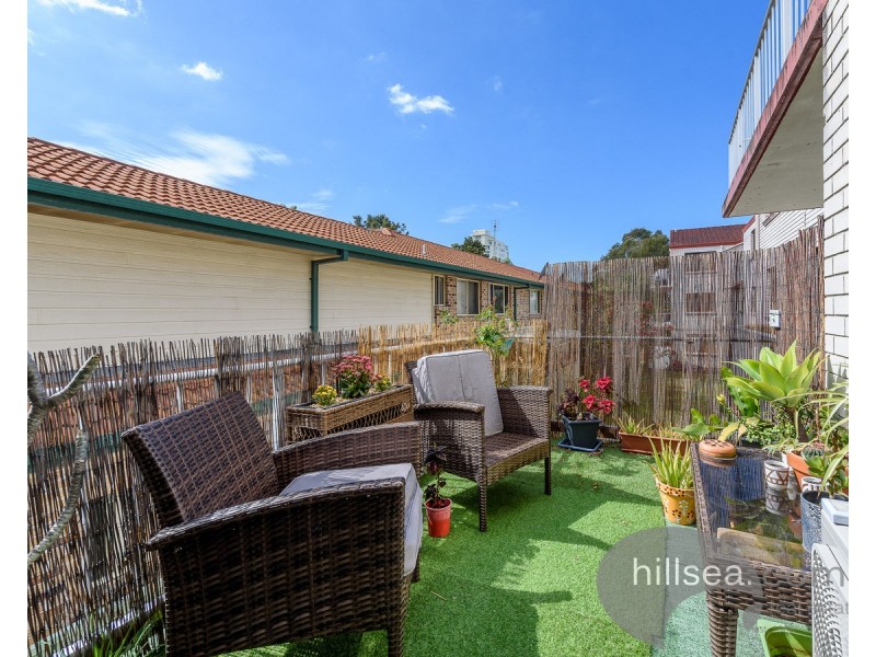 4/3 Ahern Street, Labrador QLD 4215
