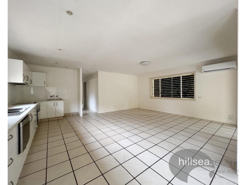 1/98 Imperial Parade, Labrador QLD 4215