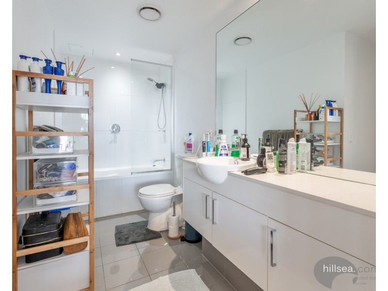 210/2 East Quay Drive, Biggera Waters QLD 4216