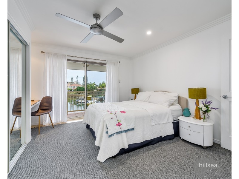 27/76 Bayview Street, Runaway Bay QLD 4216