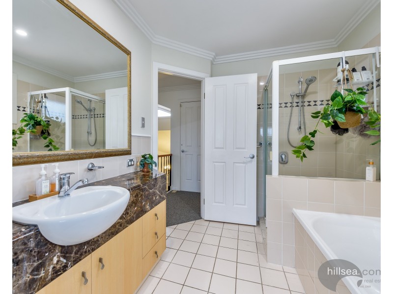 27/76 Bayview Street, Runaway Bay QLD 4216