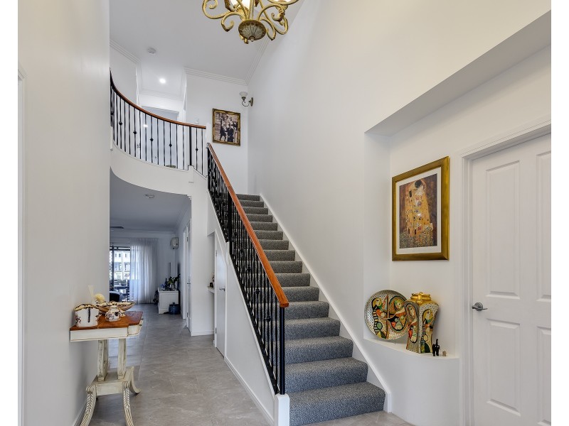 27/76 Bayview Street, Runaway Bay QLD 4216