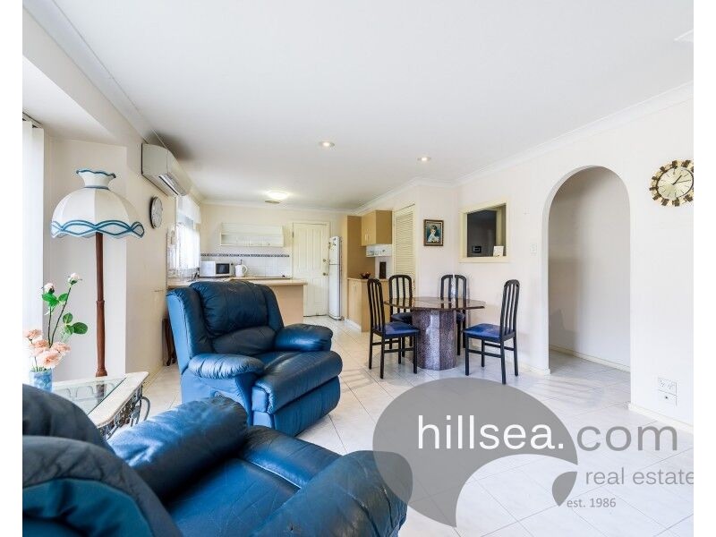 1/4 Riccarton Place, Labrador QLD 4215