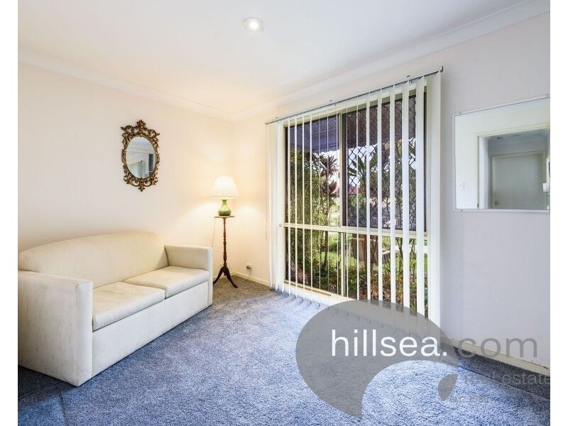 1/4 Riccarton Place, Labrador QLD 4215