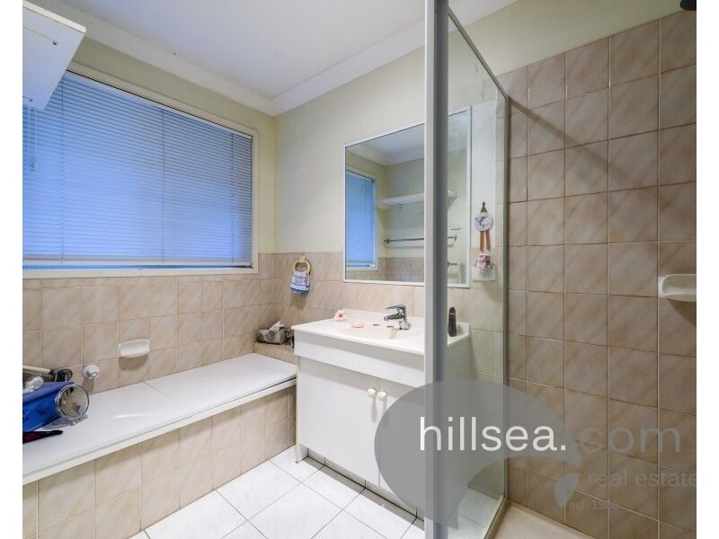 1/4 Riccarton Place, Labrador QLD 4215